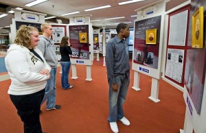 presidential-exhibit Students view presidential life portraits exhibit at Hicks