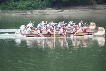Riverfest 09 089_w Teams race historic canoes on the Wabash